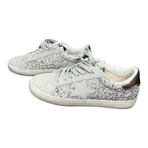 Vintage Havana | Light Grey Sneakers | Size: 7